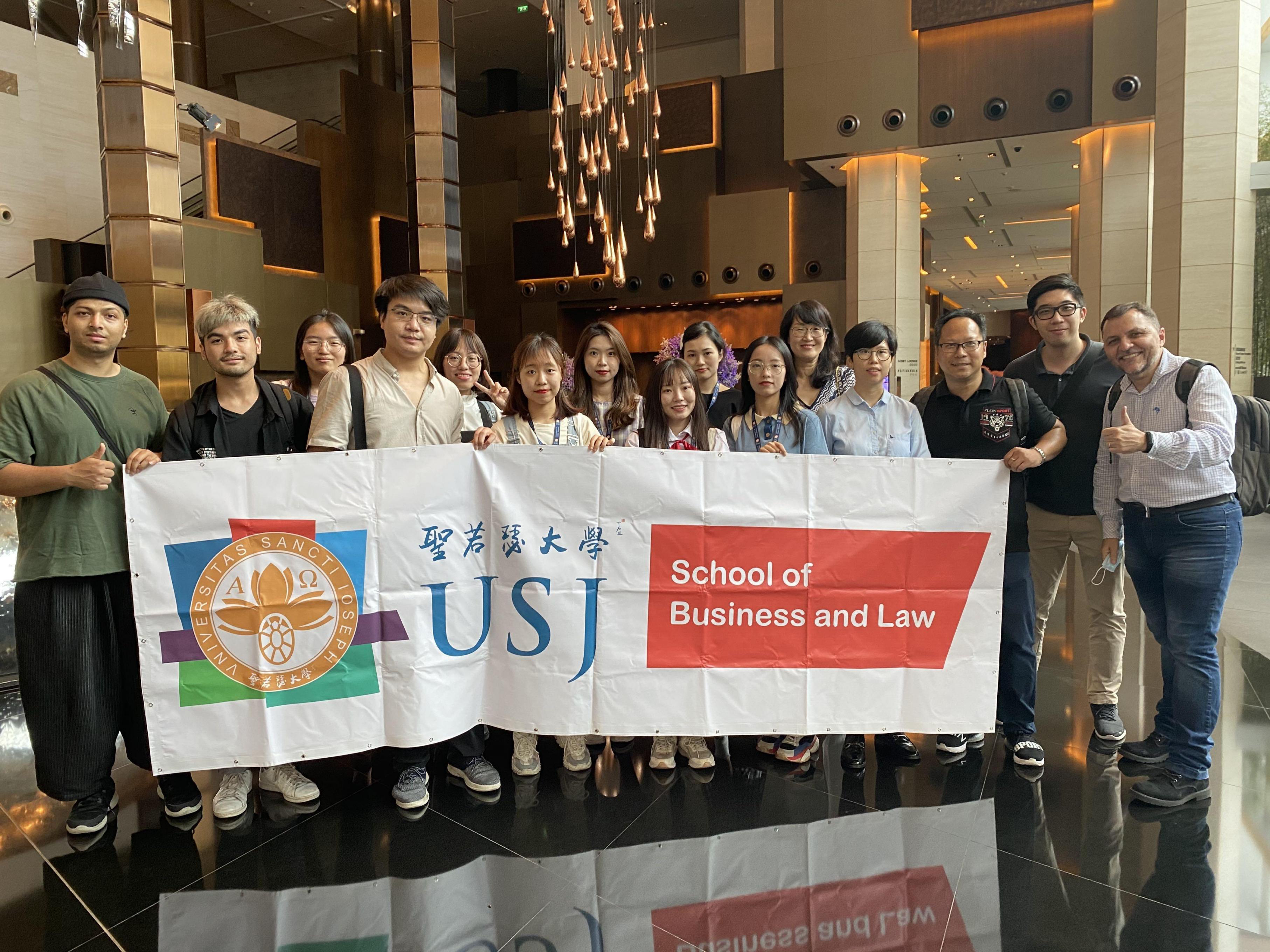 学生交流学习现场